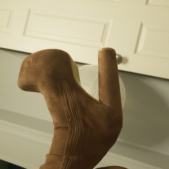 Heels - Picture 3 of 3